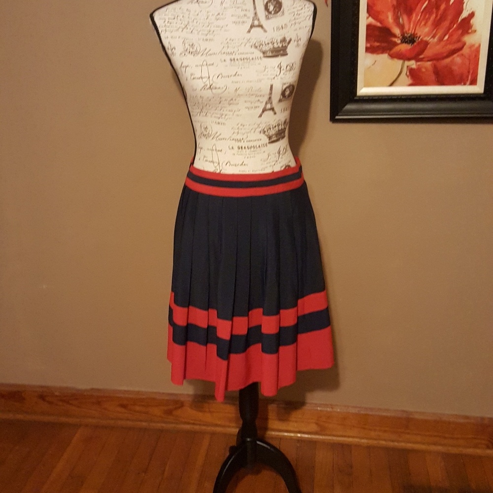 Tommy Hilfiger red and navy size 8 pleated skirt